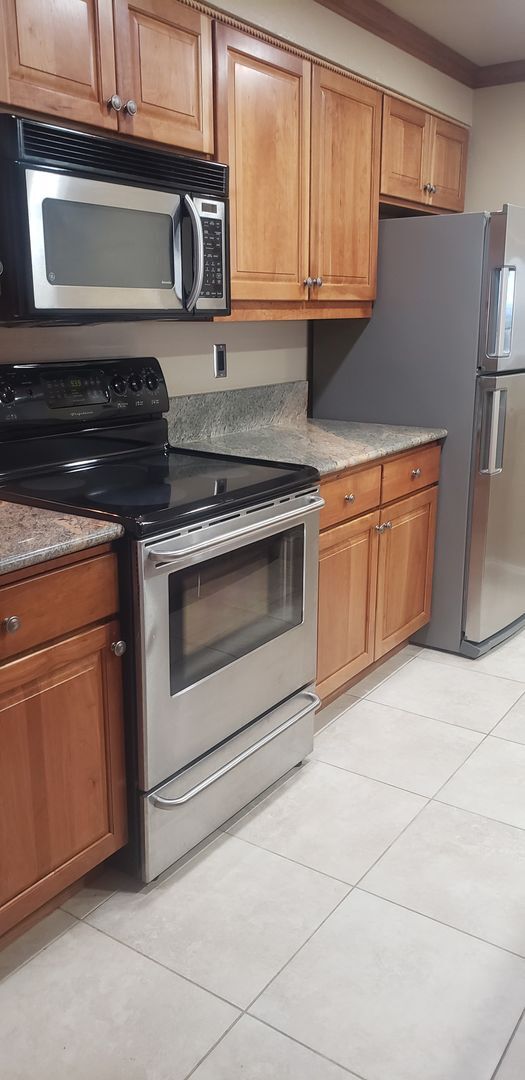 Building Photo - Class and Style! 3 Bed, 2 Bath South Hill ...