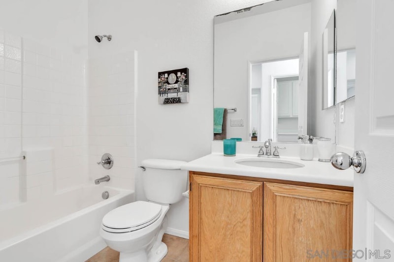 Building Photo - 916 Teatro Cir