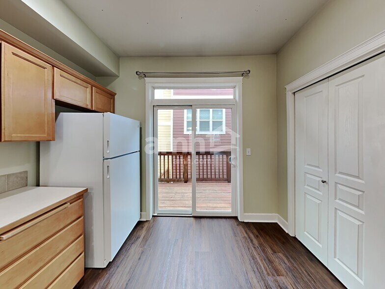 Building Photo - 129 Wild Rose St