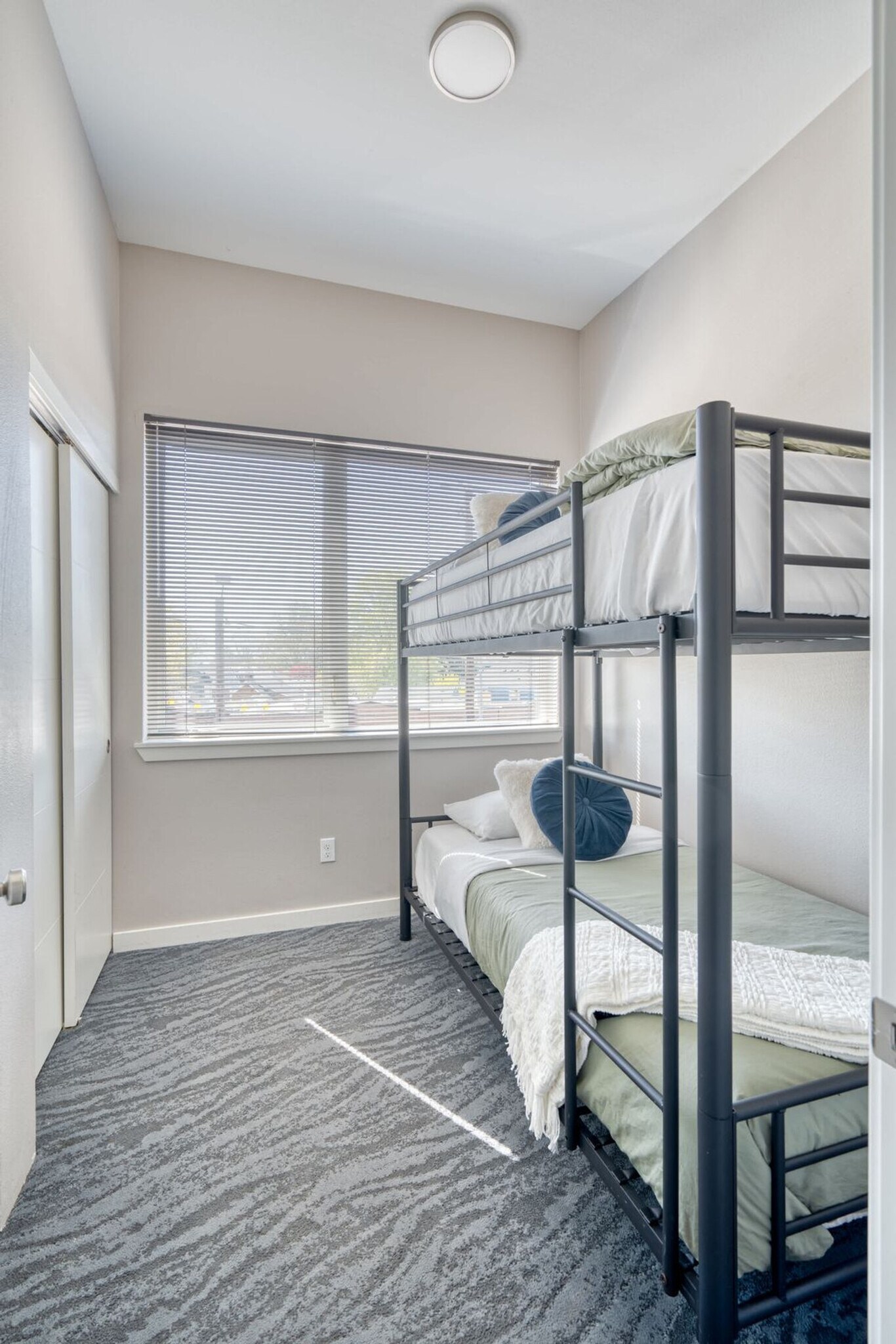 Building Photo - 1428 SE 19th Ave