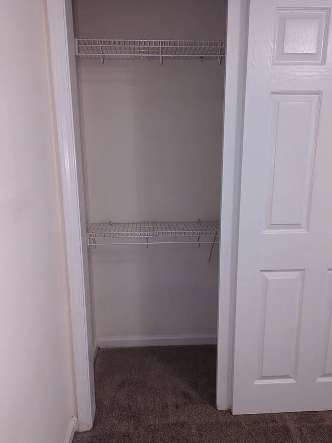 Building Photo - Single Room w/ Private Bathroom in Hart's Cove