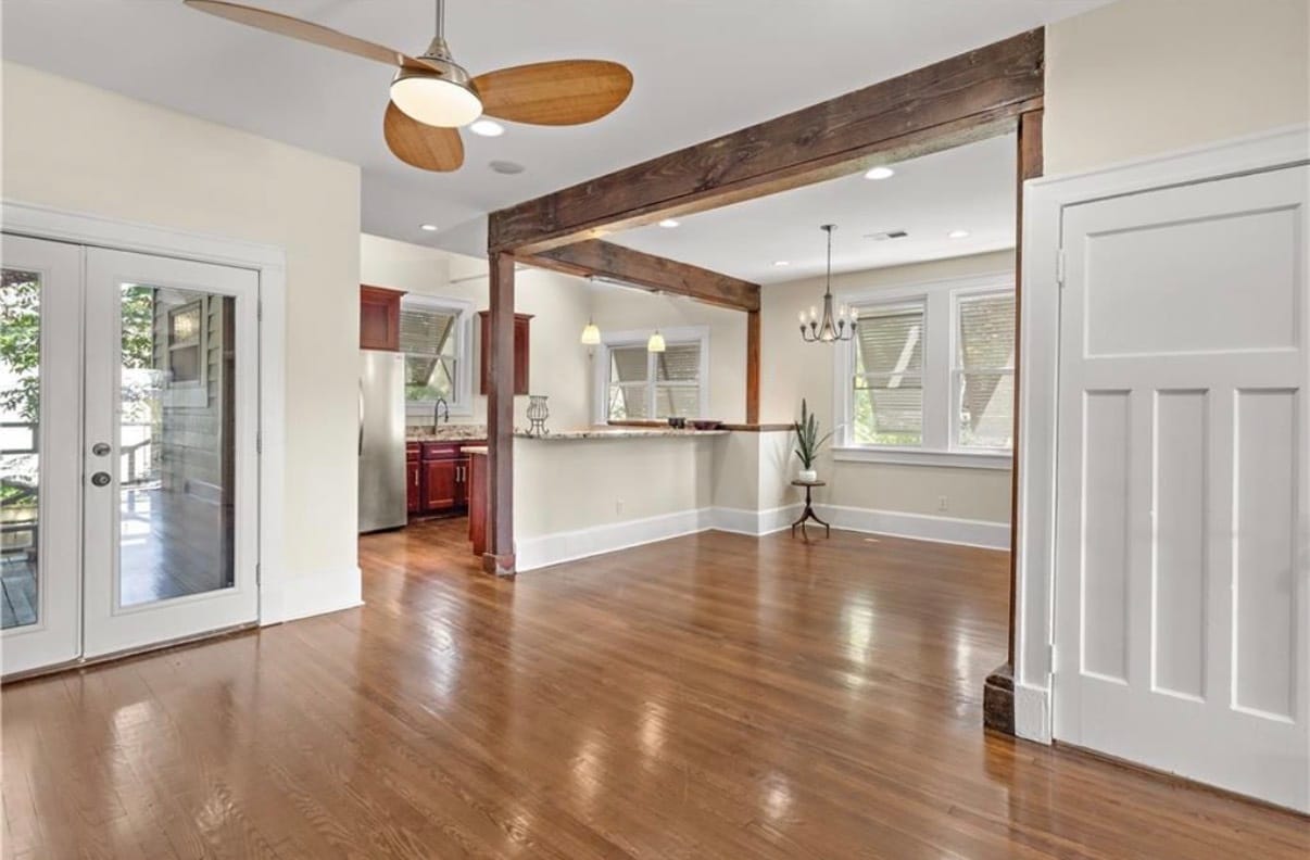 Building Photo - 5815 S Robertson St