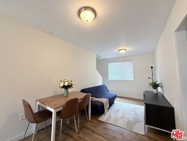 Building Photo - 1254 W 37th Dr