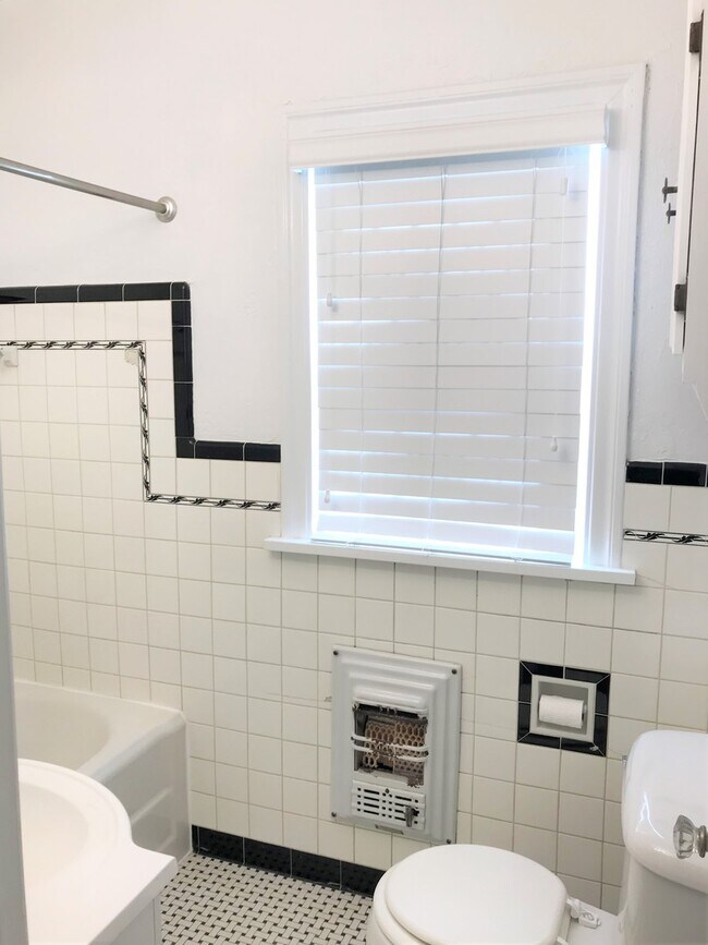 Building Photo - AMAZING 3 BED, 2 BATH Plus Study MILLERS ADDITION NW OKC