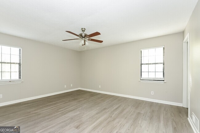 Building Photo - 1565 Island Way