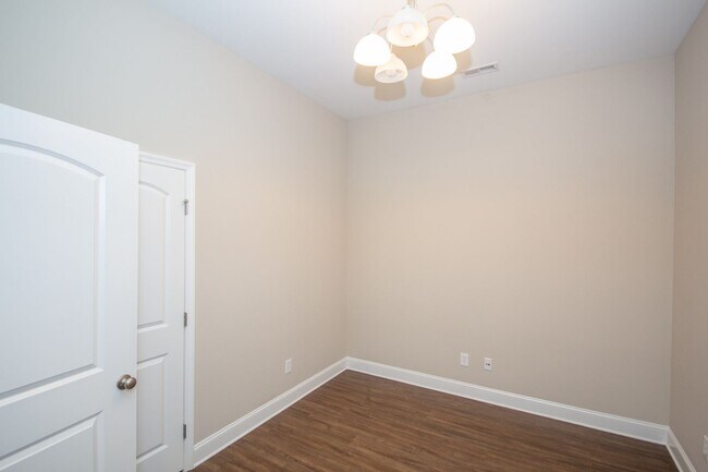Building Photo - Spacious Full Brick in Athens City Limits!...