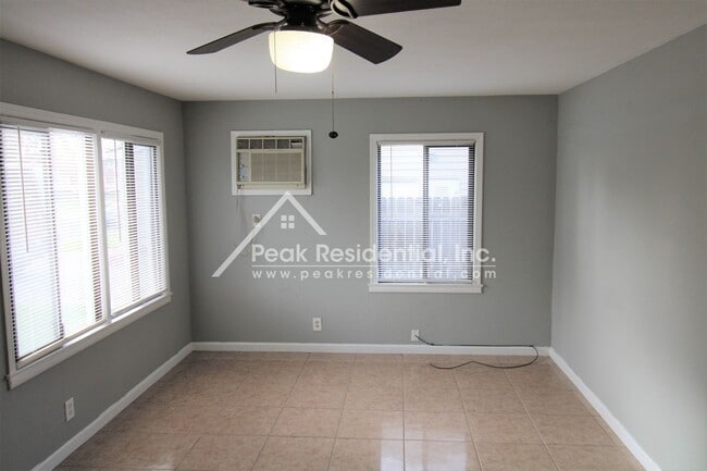 Building Photo - Fruitridge Manor 3bd/1ba House with Garage