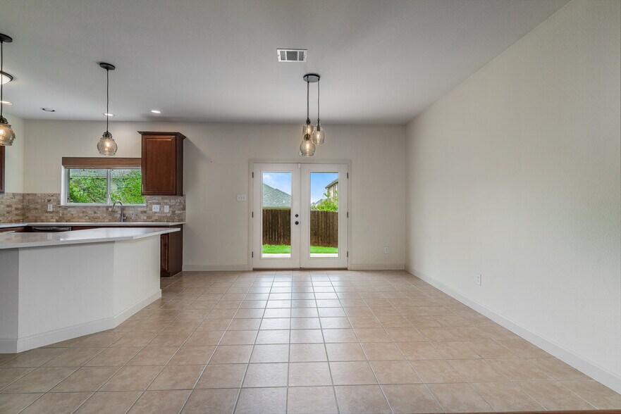 Building Photo - 5708 Sapphire Pool Trl