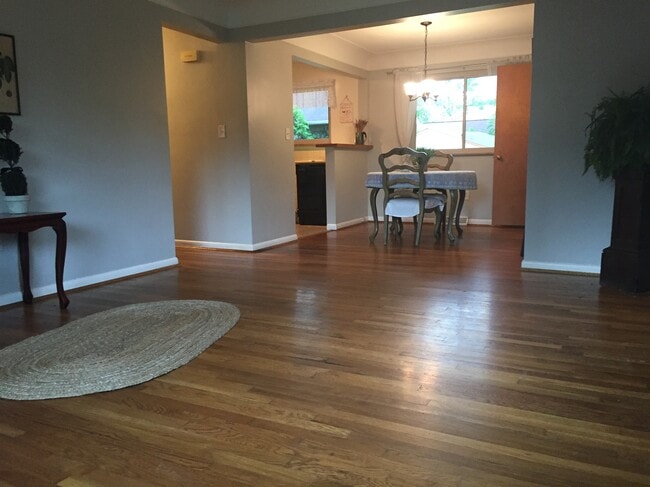 Building Photo - 9490 Wynnecrest Dr