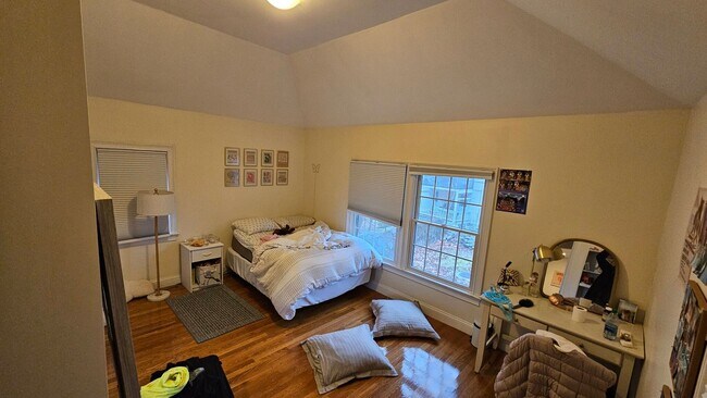 Building Photo - 50 Greycliff Rd