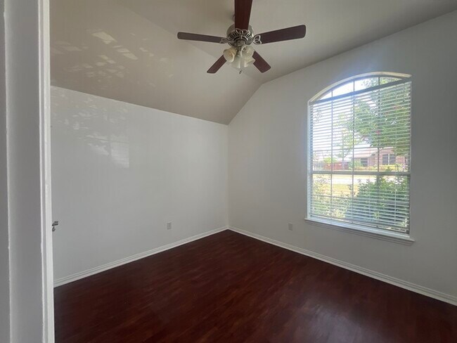 Building Photo - Meander Estates! Large corner lot 3/2/2 Coming August 2025. Covered patio!