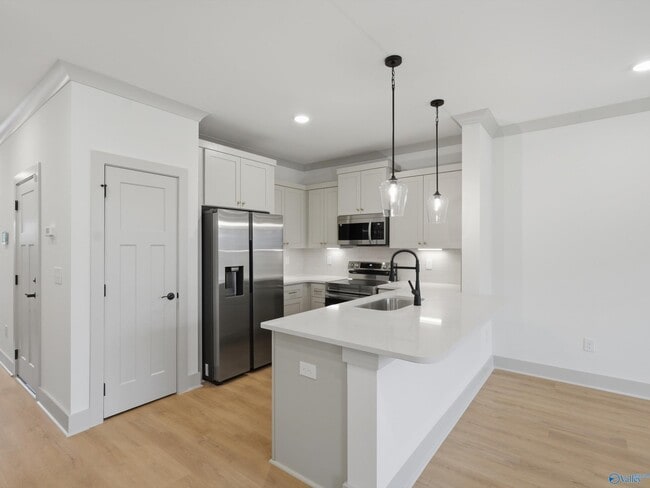 Building Photo - 8 Whispering Oak Dr SW