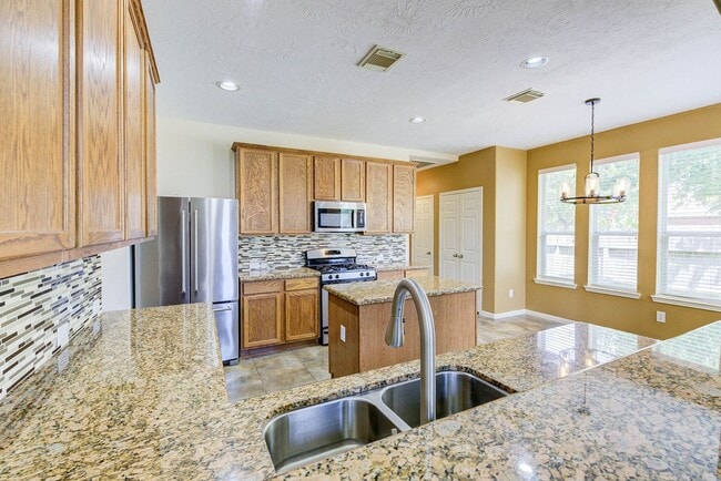 Building Photo - 5 bed dream home in the heart of Sienna