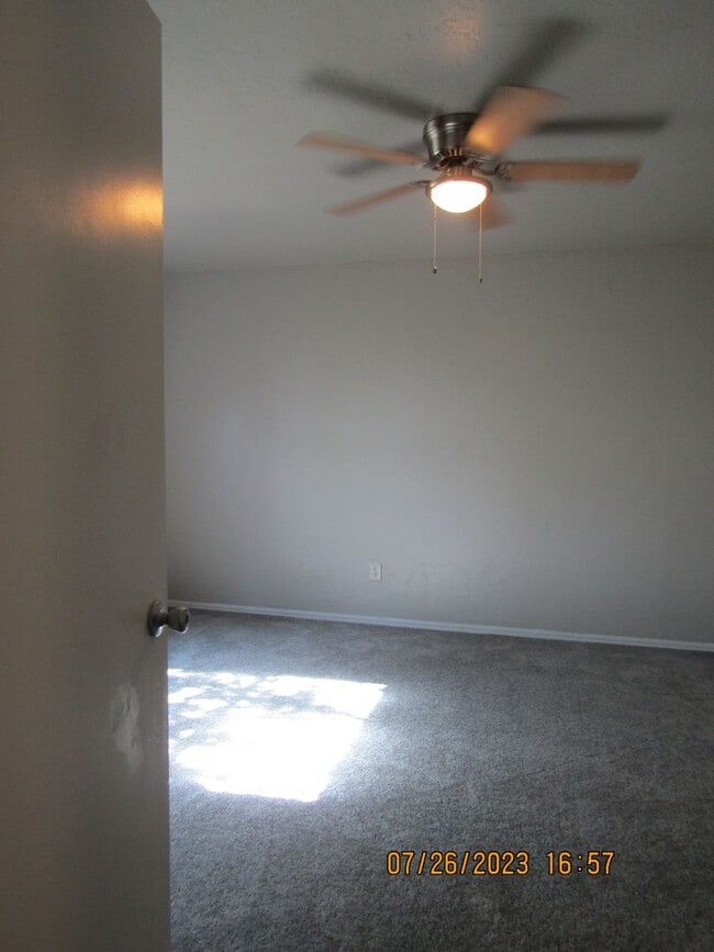 Building Photo - Very nice townhome located in the Heritage...