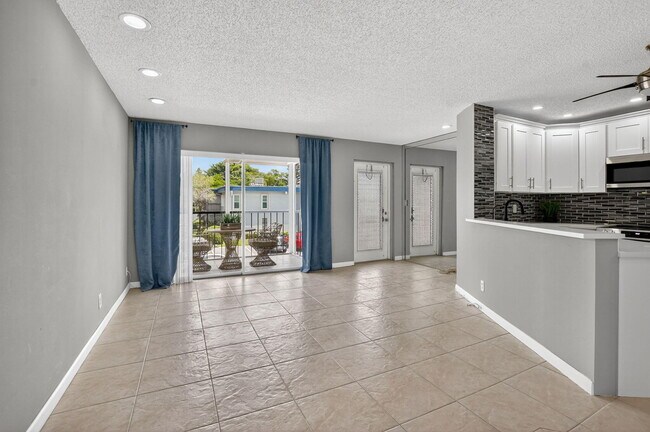 Building Photo - 7535 S Oriole Blvd