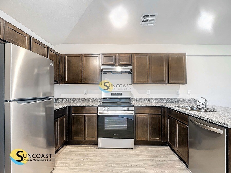 Building Photo - 27220 Washington St