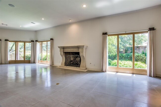 Building Photo - 6615 Willow Ln