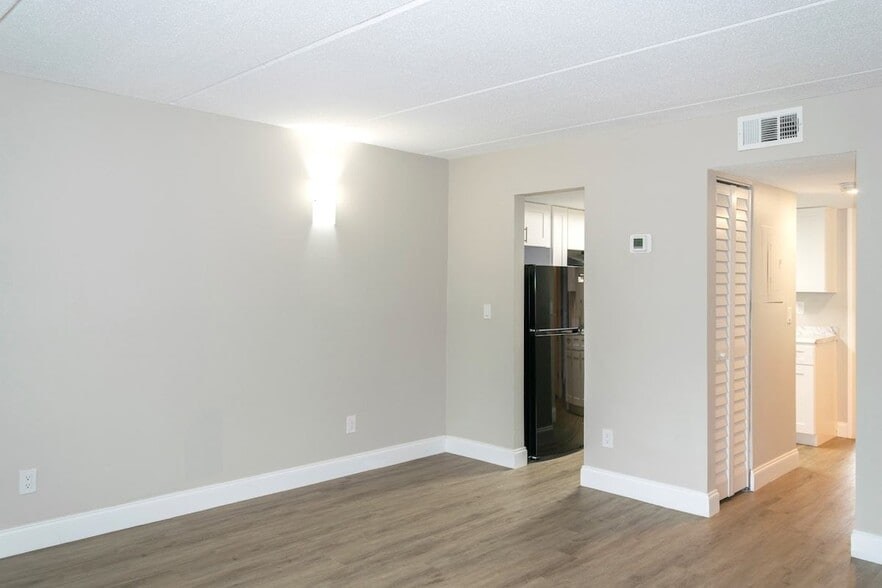 Building Photo - Ridge Apartments