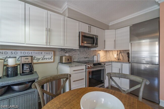 Building Photo - 1215 Edington Pl