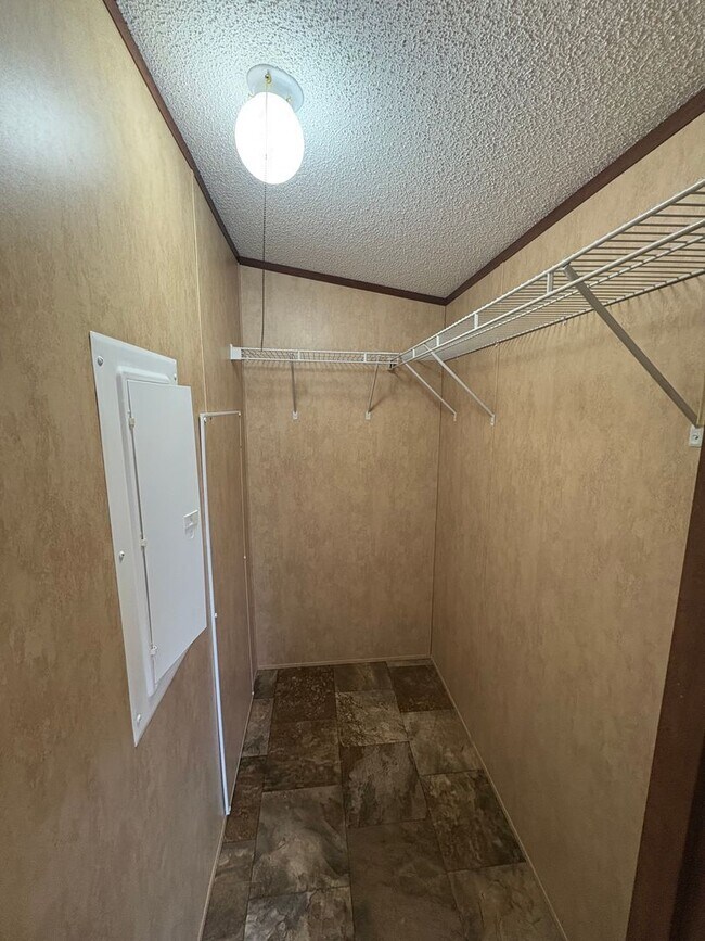 Building Photo - For Rent