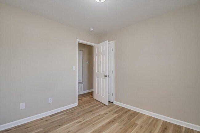 Building Photo - 2620 Lumpkin Rd