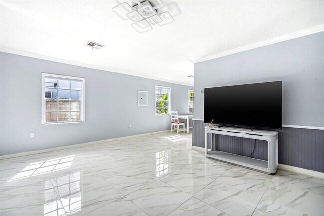 Building Photo - 2508 Arthur St