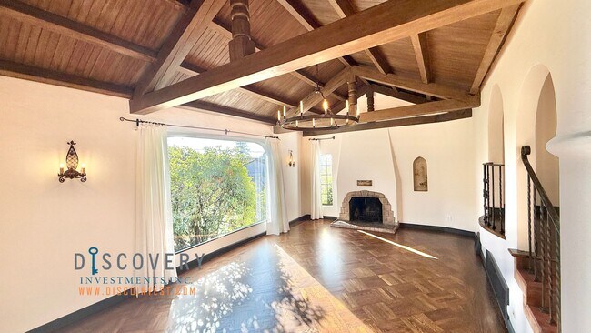 Building Photo - Oakmore 3+ Bedroom Spanish Mediterranean Home