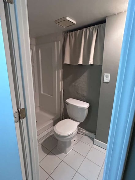 Building Photo - 215 W 89th St