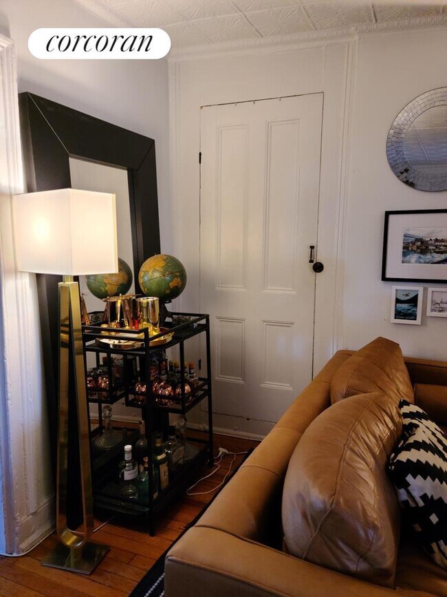 Building Photo - 118 Java St