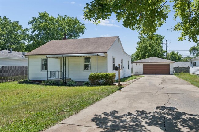 Building Photo - 1805 Kelly Ave