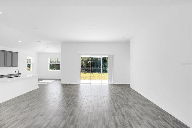 Building Photo - 6306 Lakepine St