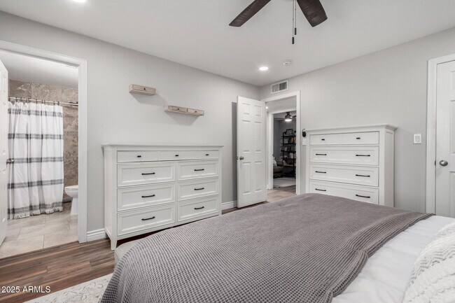 Building Photo - 3503 E Campo Bello Dr