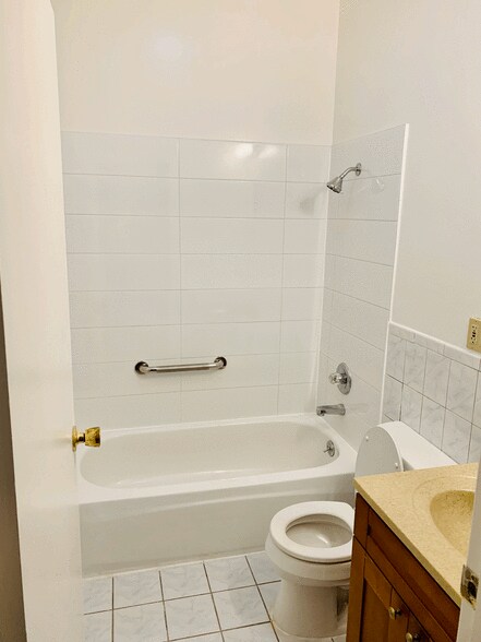 Bathroom (view 2) - 306 Dorado Ter