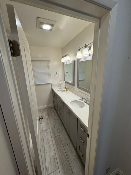 Bathroom - 1122 Euclid St