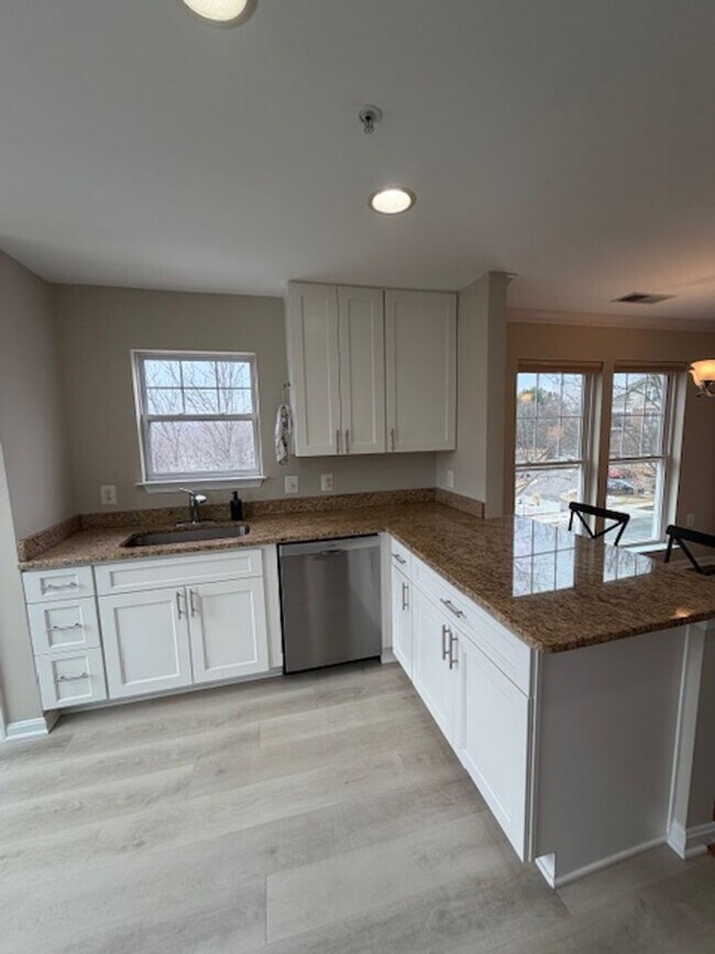 Building Photo - SPACIOUS 2 BEDROOM 2 BATH CONDO WITH LOFT IN KING FARM