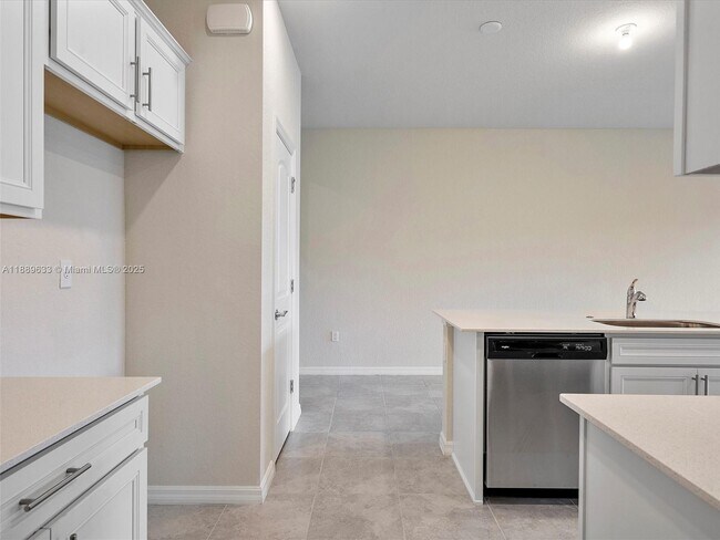 Building Photo - 2108 Appleton Cir N