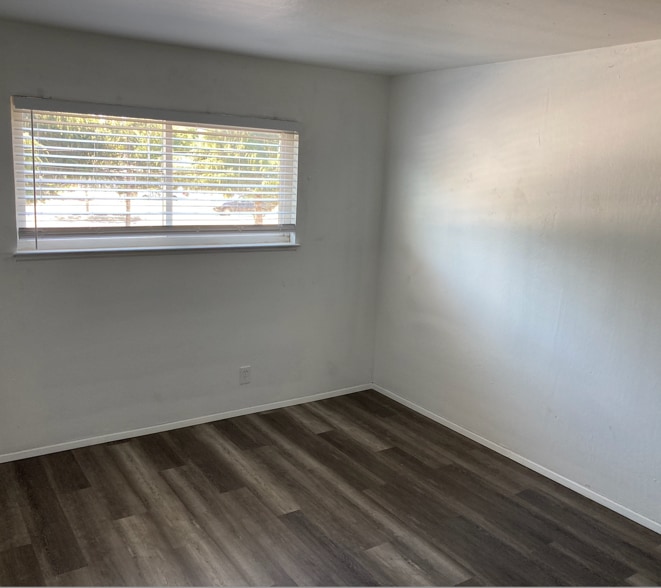 Building Photo - 1737 Ross Cir