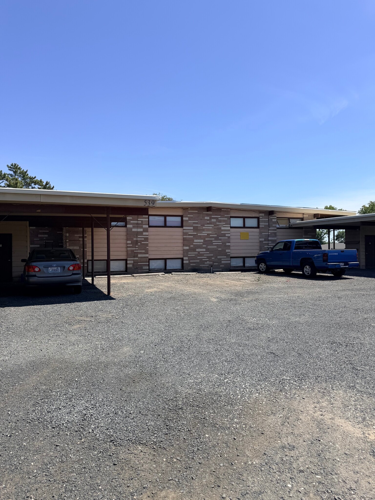 Building Photo - 539 W Crest Dr