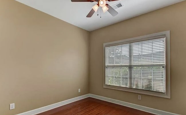 Building Photo - EXCELLENT LOCATION! 5 Bedroom home in gate...