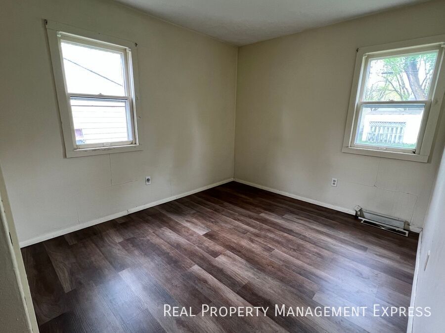 Building Photo - Charming 4 bed 2 Bath Home