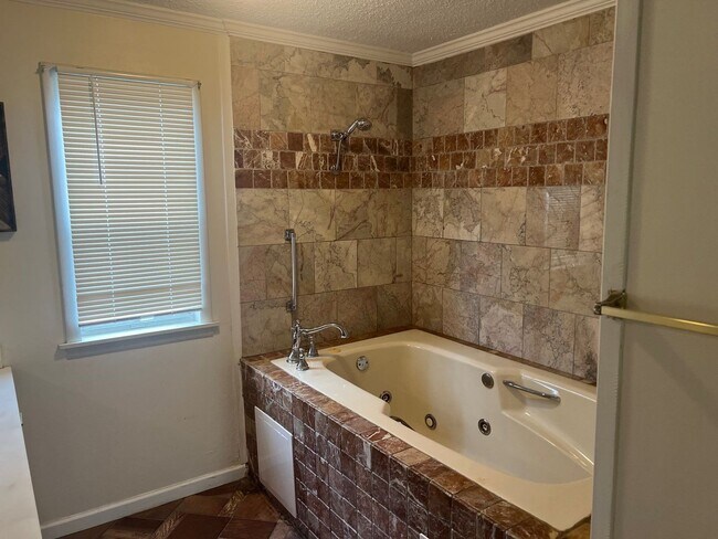 Building Photo - 2502 Blair Blvd