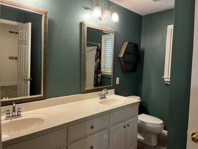 Building Photo - Beautiful Home in Hunters Ridge New Bern