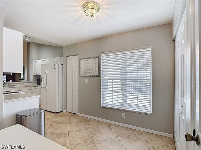 Building Photo - 4970 Deerfield Way