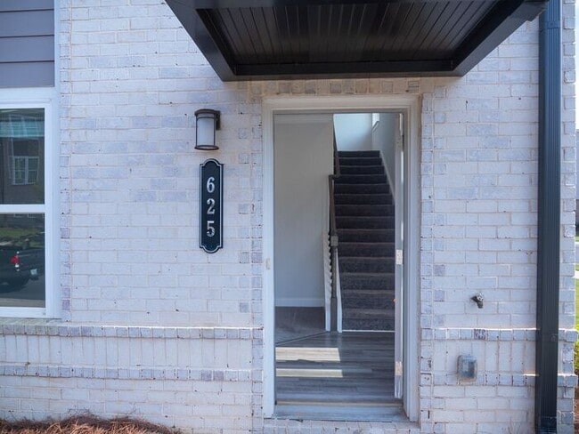 Building Photo - 625 Tiller Wy