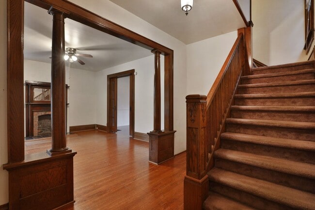 Building Photo - 2403 Summit St