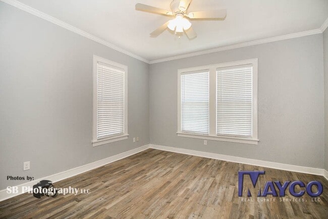 Building Photo - 3 bedroom 2 bath in Highland neighborhood,...