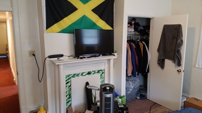 Back BR - 341 S Bouquet St