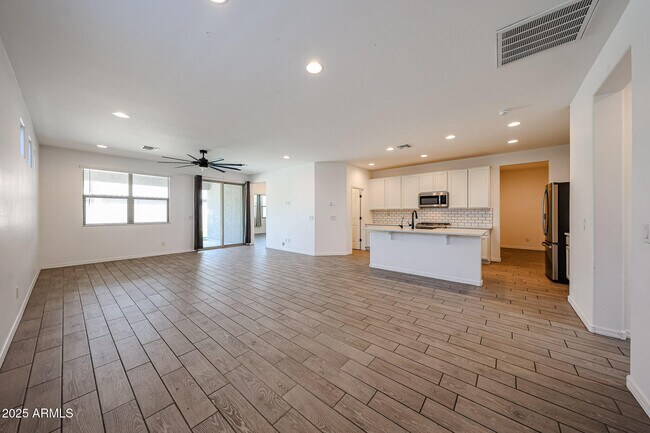 Building Photo - 3332 W Dunbar Dr