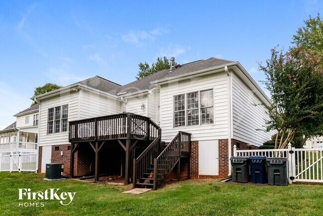 Building Photo - 209 Bennington Dr