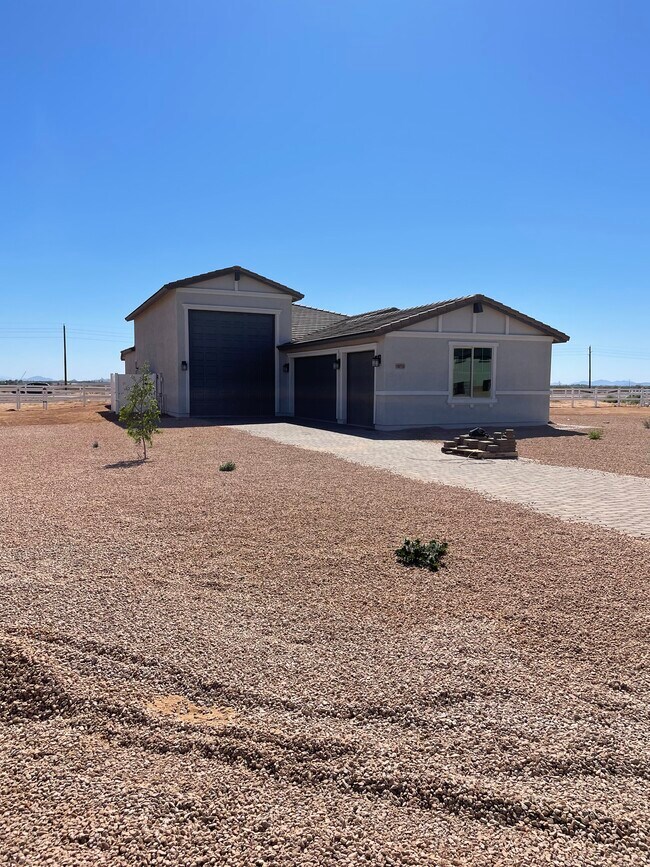 Building Photo - 10713 W Appaloosa TR